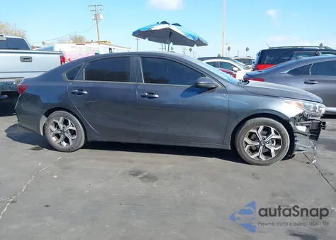 2020 Kia Forte Lxs z USA, uszkodzony, nr VIN 3KPF24AD2LE174872